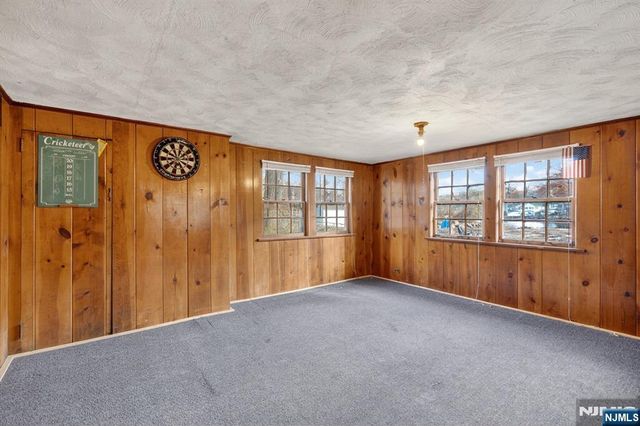 83 Lakeview Avenue, Ringwood, NJ 07456