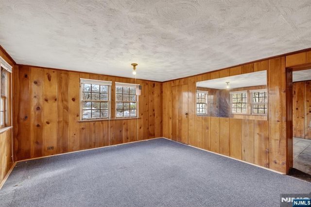 83 Lakeview Avenue, Ringwood, NJ 07456