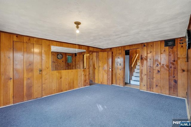 83 Lakeview Avenue, Ringwood, NJ 07456