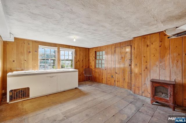 83 Lakeview Avenue, Ringwood, NJ 07456