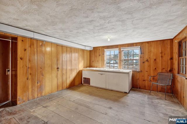 83 Lakeview Avenue, Ringwood, NJ 07456