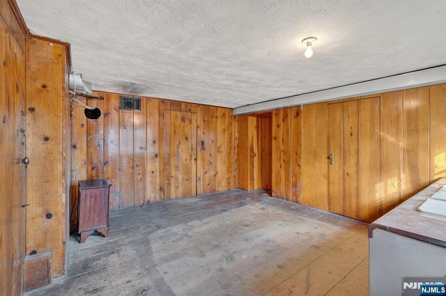 83 Lakeview Avenue, Ringwood, NJ 07456