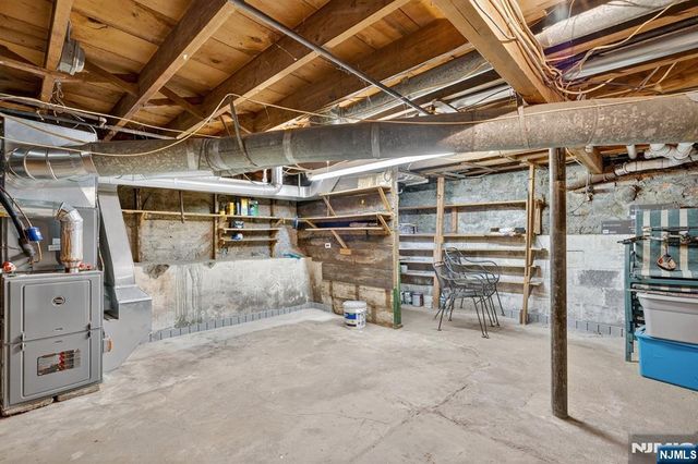 83 Lakeview Avenue, Ringwood, NJ 07456