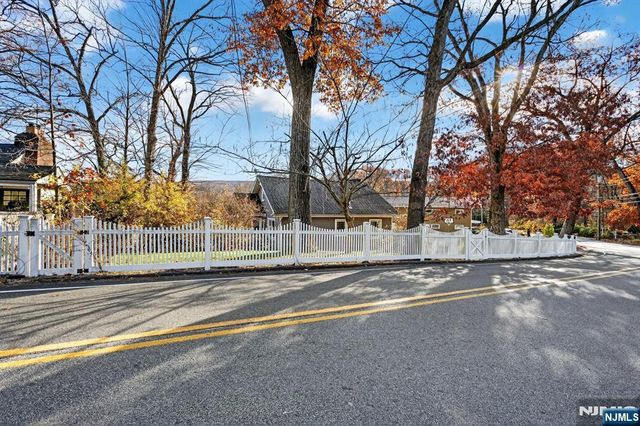 83 Lakeview Avenue, Ringwood, NJ 07456