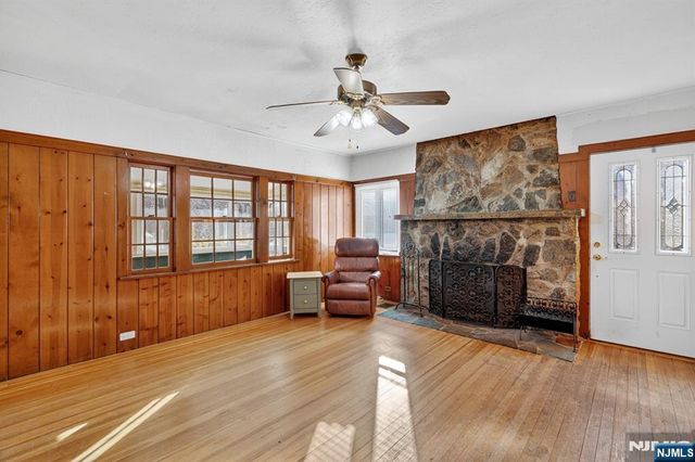 83 Lakeview Avenue, Ringwood, NJ 07456