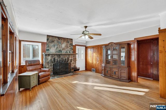 83 Lakeview Avenue, Ringwood, NJ 07456