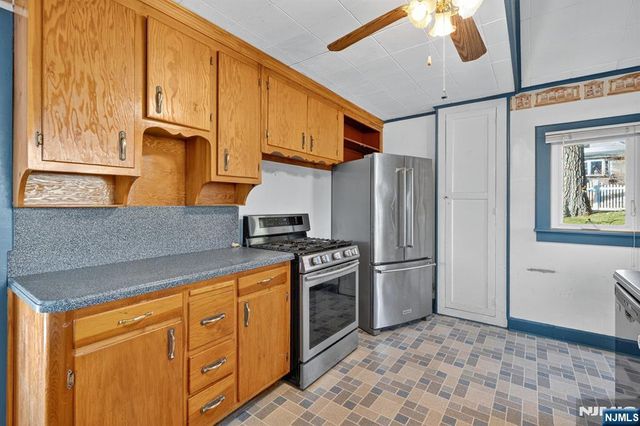 83 Lakeview Avenue, Ringwood, NJ 07456