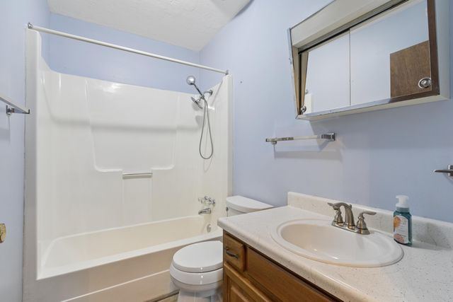 15030 E 2020 Road, Stockton, MO 65785