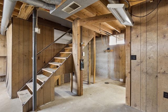 15030 E 2020 Road, Stockton, MO 65785