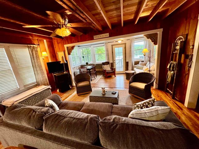 7 Jenning Lane, Hubbardton, VT 05735