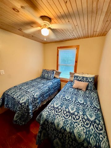 7 Jenning Lane, Hubbardton, VT 05735
