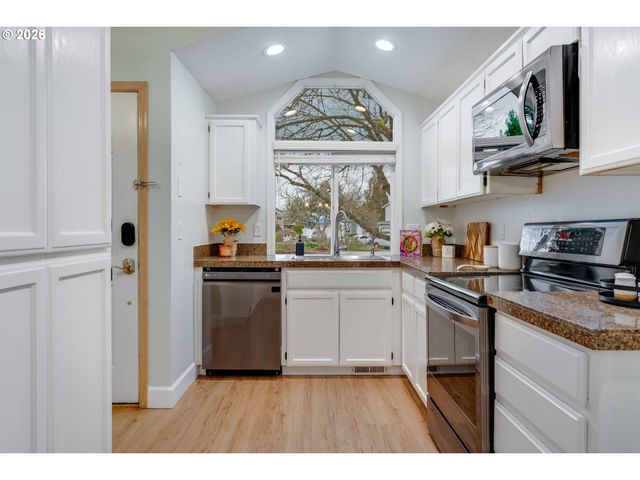 14371 Sw FANNO CREEK Ct, Portland, OR 97224