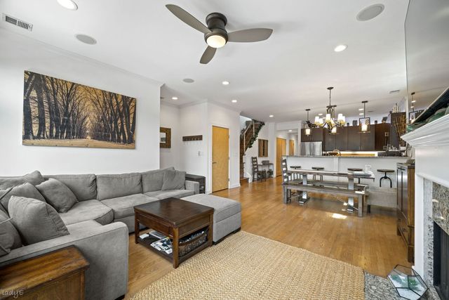 679 N PEORIA Street 4S, Chicago, IL 60642