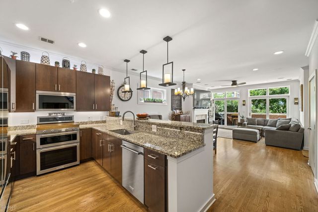 679 N PEORIA Street 4S, Chicago, IL 60642