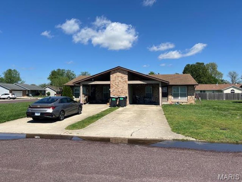 303 Aaron Court A & B, Mascoutah, IL 62258