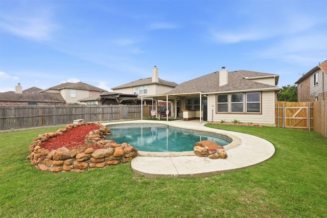 12521 Patnoe Drive, Fort Worth, TX 76028