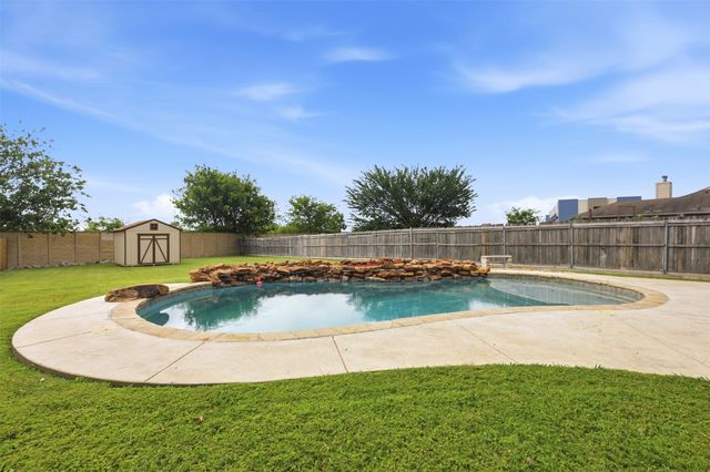12521 Patnoe Drive, Fort Worth, TX 76028