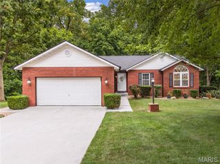 122 Steven Drive, Troy, IL 62294