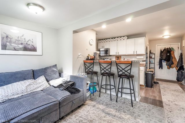 4317 N MEADE Avenue, Chicago, IL 60634