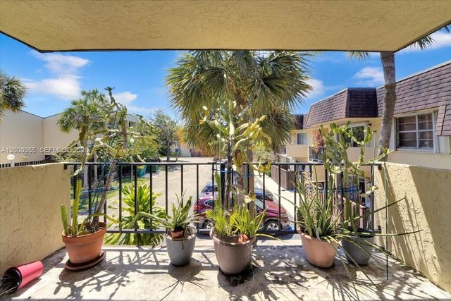 9009 SW 138th St 20-2, Miami, FL 33176