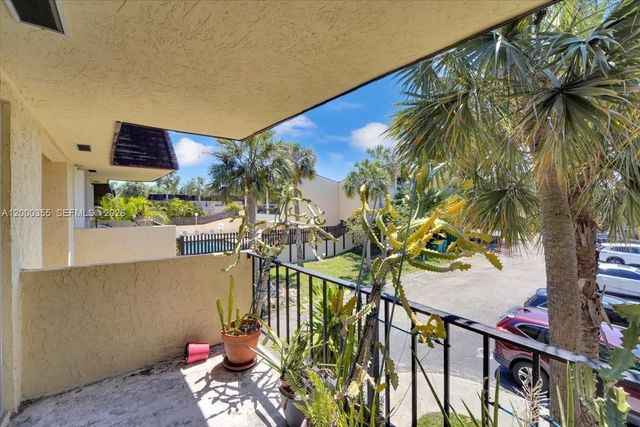 9009 SW 138th St 20-2, Miami, FL 33176