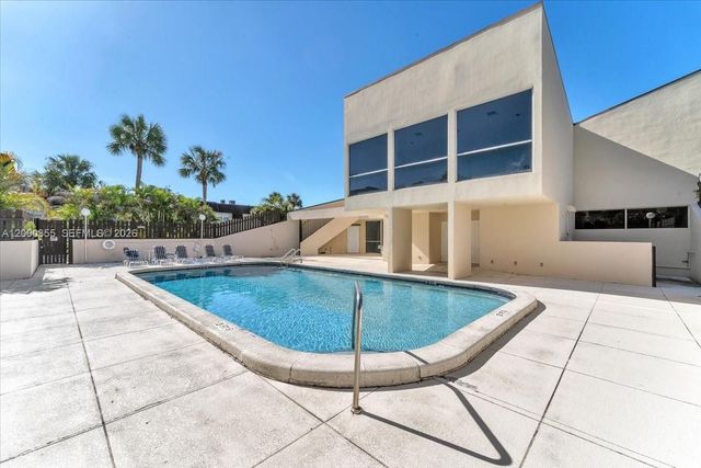 9009 SW 138th St 20-2, Miami, FL 33176