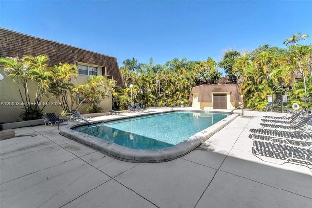 9009 SW 138th St 20-2, Miami, FL 33176