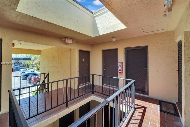 9009 SW 138th St 20-2, Miami, FL 33176