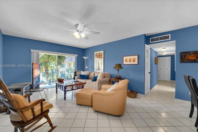 9009 SW 138th St 20-2, Miami, FL 33176