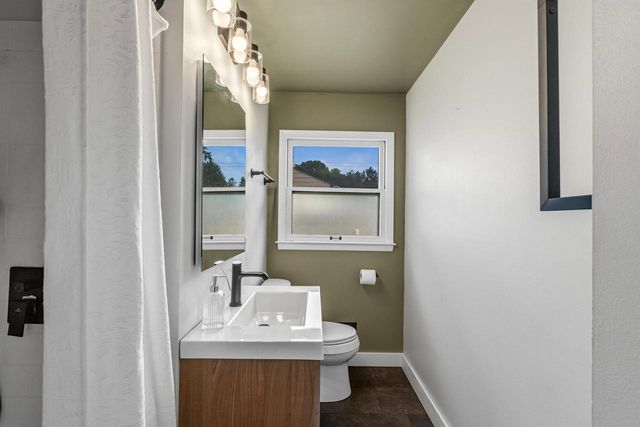 2035 Parkfield DRIVE, West Bend, WI 53090