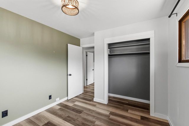 2035 Parkfield DRIVE, West Bend, WI 53090