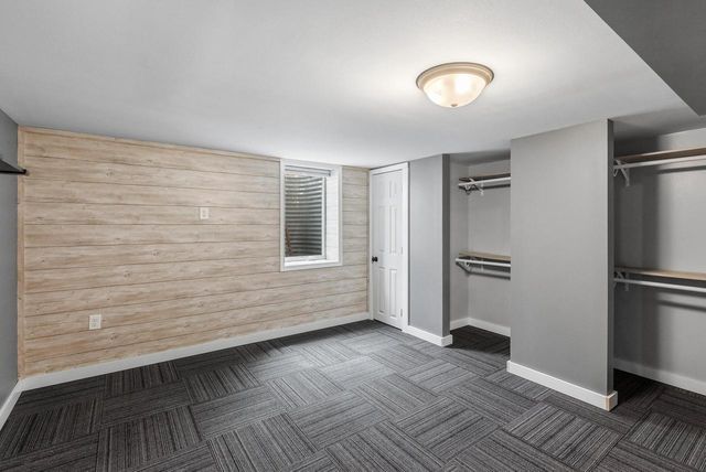 2035 Parkfield DRIVE, West Bend, WI 53090