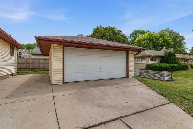 2035 Parkfield DRIVE, West Bend, WI 53090