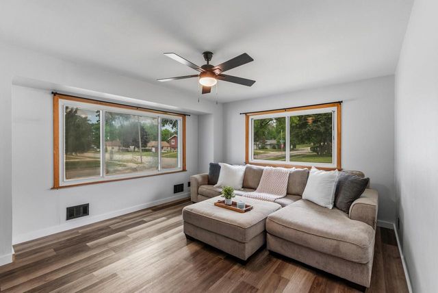 2035 Parkfield DRIVE, West Bend, WI 53090
