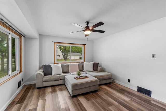 2035 Parkfield DRIVE, West Bend, WI 53090