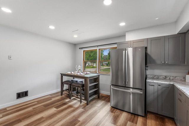 2035 Parkfield DRIVE, West Bend, WI 53090