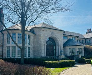 9 Natoma Drive, Oak Brook, IL 60523