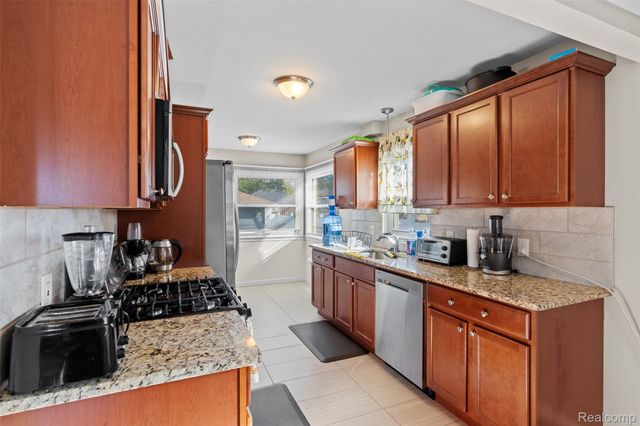 13340 Dartmouth Street, Oak Park, MI 48237