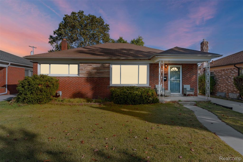 13340 Dartmouth Street, Oak Park, MI 48237