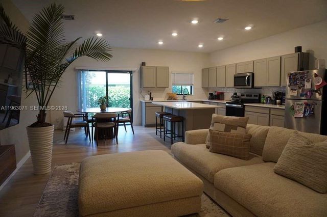 385 NW 9th St 385, Pompano Beach, FL 33060