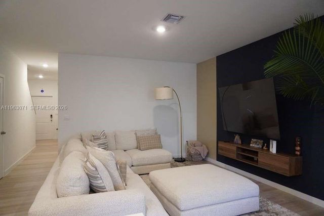 385 NW 9th St 385, Pompano Beach, FL 33060