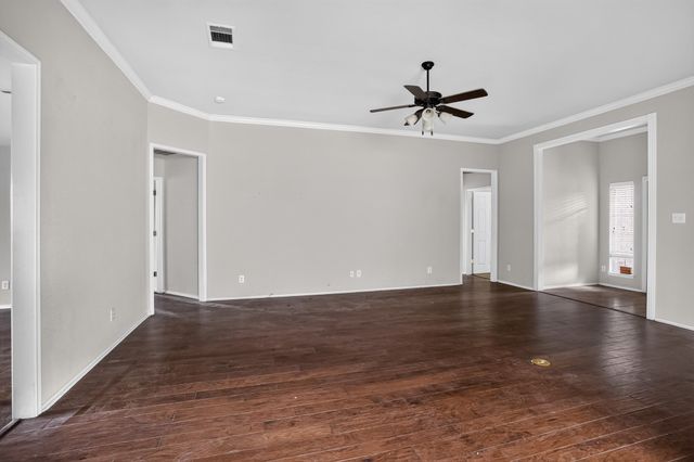 900 Mistflower Avenue, Burleson, TX 76028