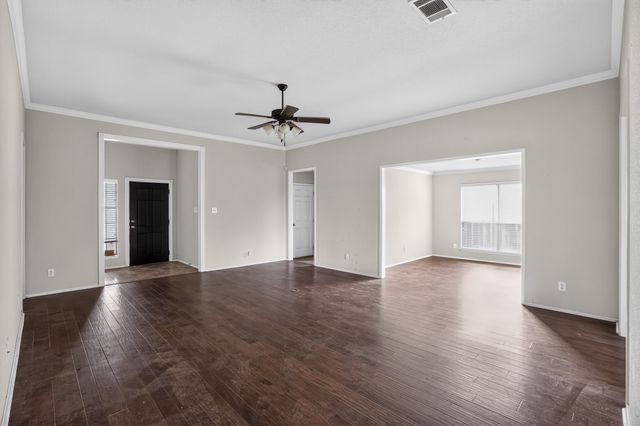 900 Mistflower Avenue, Burleson, TX 76028