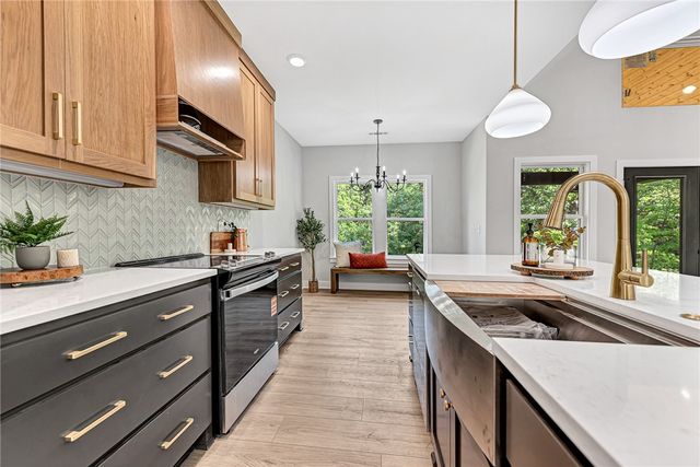 10 Buckden Lane, Bella Vista, AR 72715