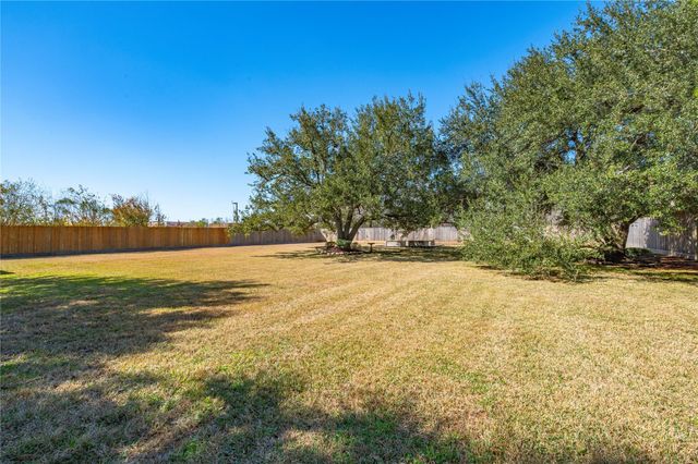 204 Leisure Lane, Friendswood, TX 77546