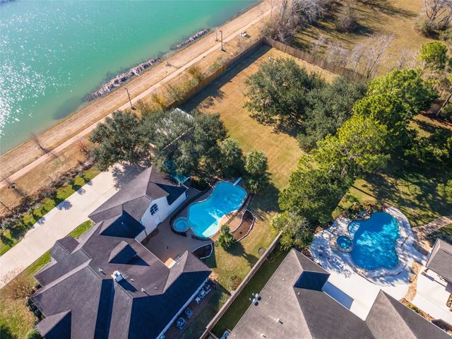 204 Leisure Lane, Friendswood, TX 77546