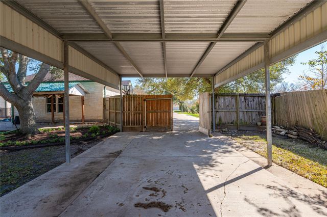 204 Leisure Lane, Friendswood, TX 77546