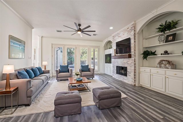 204 Leisure Lane, Friendswood, TX 77546