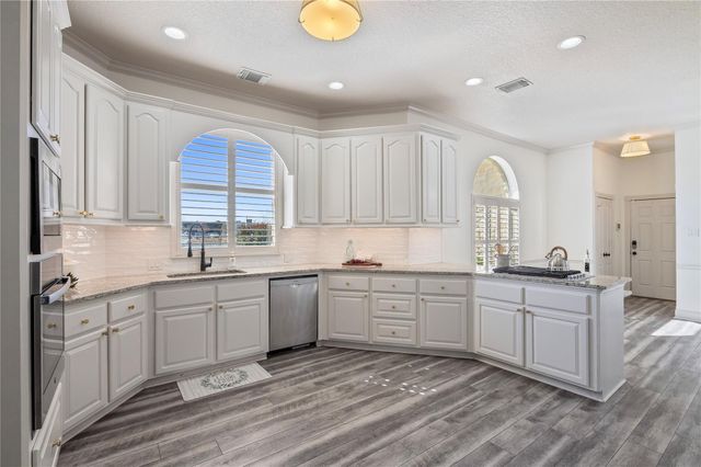 204 Leisure Lane, Friendswood, TX 77546