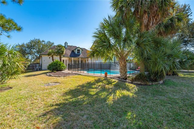 204 Leisure Lane, Friendswood, TX 77546